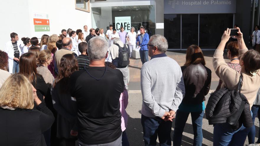 Treballadors de l&#039;hospital de Palamós es concentren en suport a dos metges palestins amb la família atrapada a Gaza