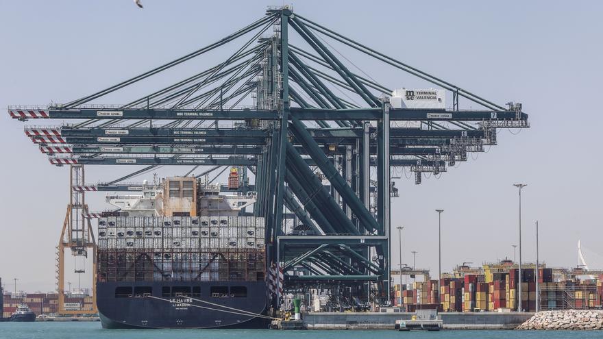 España propone a la UE cerrar los puertos europeos a barcos rusos