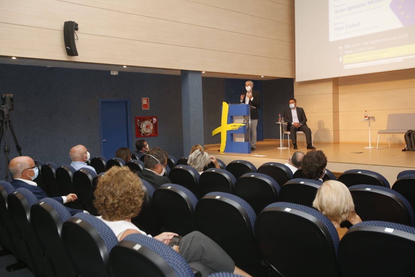 Ramón Jáuregui ofrece una charla sobre los retos de «una Europa por hacer»