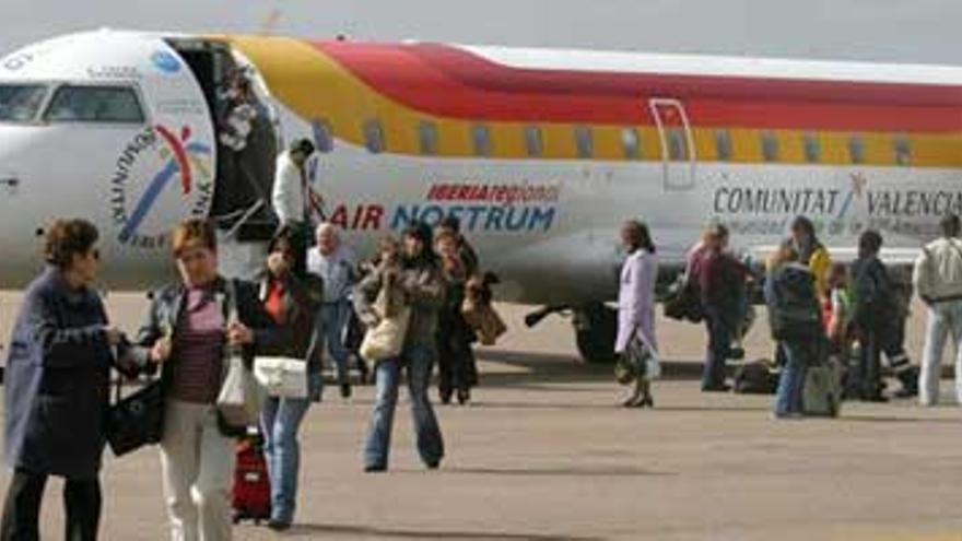 Air Nostrum adelanta sus vuelos de verano un mes sin esperar a la ayuda de la Junta