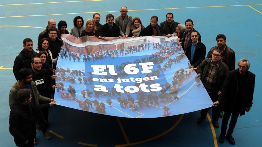 Foto de grup de les entitats i que donen suport a la manifestació del 6F