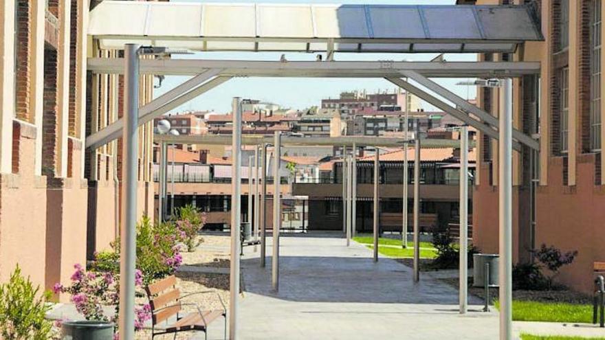 Interior del complejo del antiguo matadero que albergará el Centro de Adultos y la Biblioteca Municipal. | Jose Luis Fernández