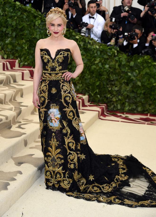 Emilia Clarke con vestido de Dolce &amp; Gabbana en la Gala Met 2018