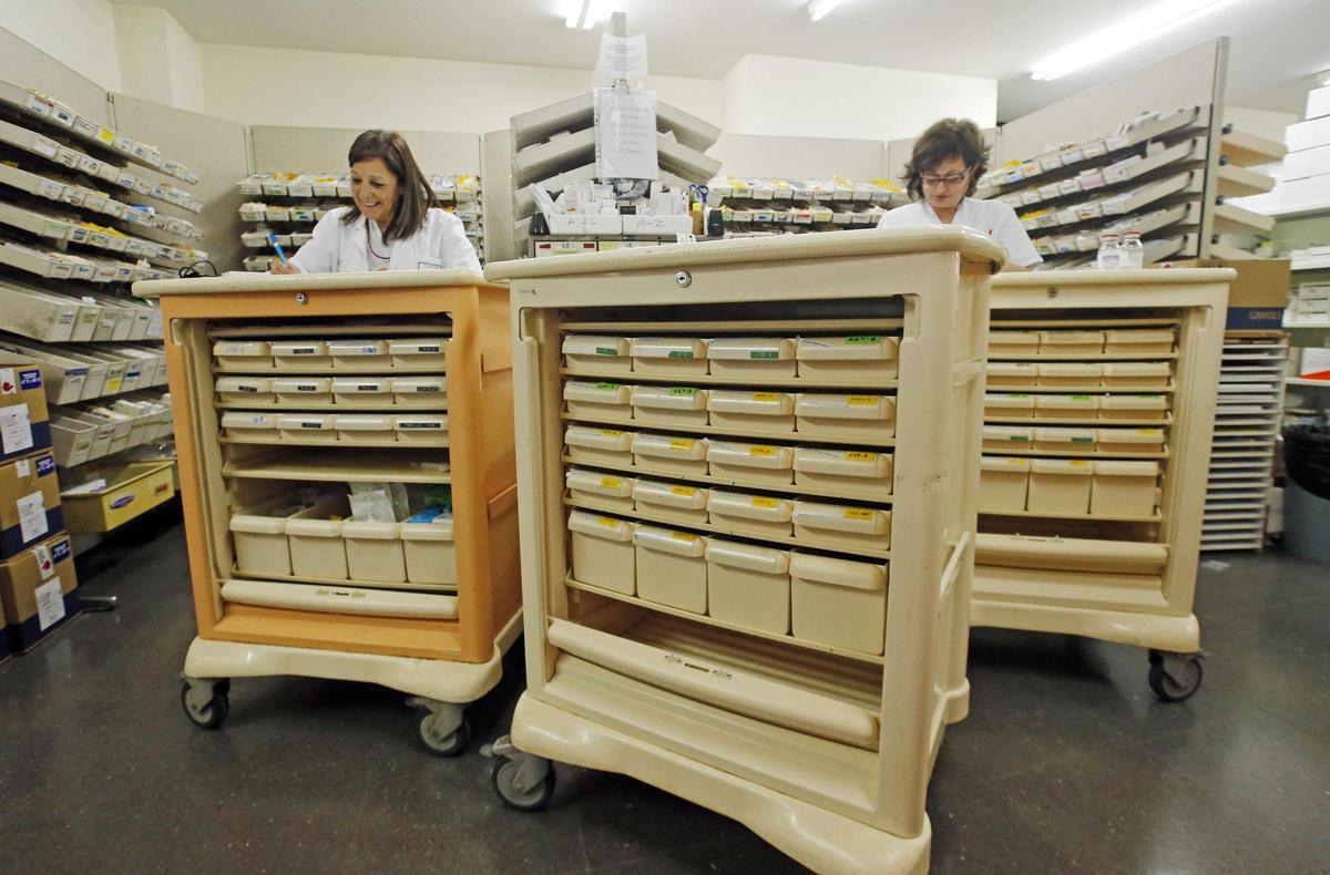 Almacén del servicio de farmacia hospitalaria del Hospital Xeral de Vigo.