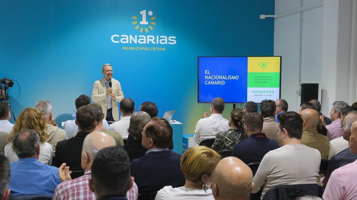 Conferencia de Marino Alduán sobre el nacionalismo, en la sede de 1º Canarias
