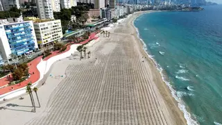 Benidorm pone a punto sus playas para los primeros turistas