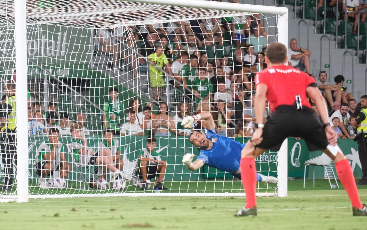 Las mejores imágenes del Elche CF - Parma Calcio 1913 del trofeo "Festa d´Elx"