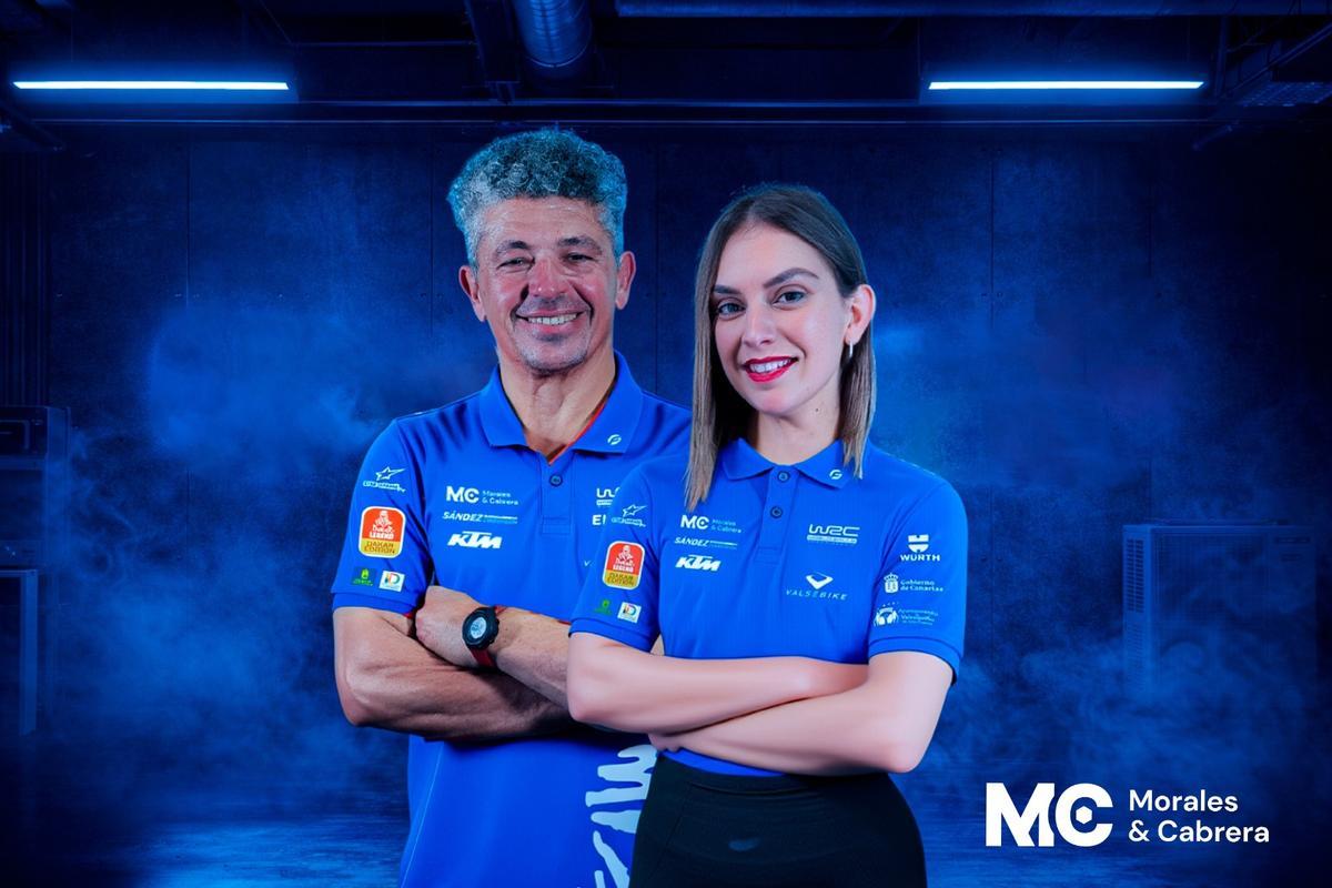 Pedro Peñate junto a su copiloto, Fátima Toledo