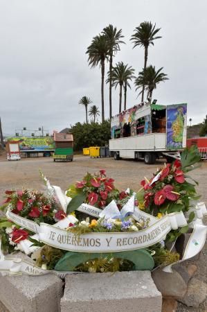 25-06-2019 TELDE. Depositan las coronas por el niño Abimael Cabrera Morillo, que falleció durante las fiestas de San Juan, en el solar de la zona ferial  | 25/06/2019 | Fotógrafo: Andrés Cruz