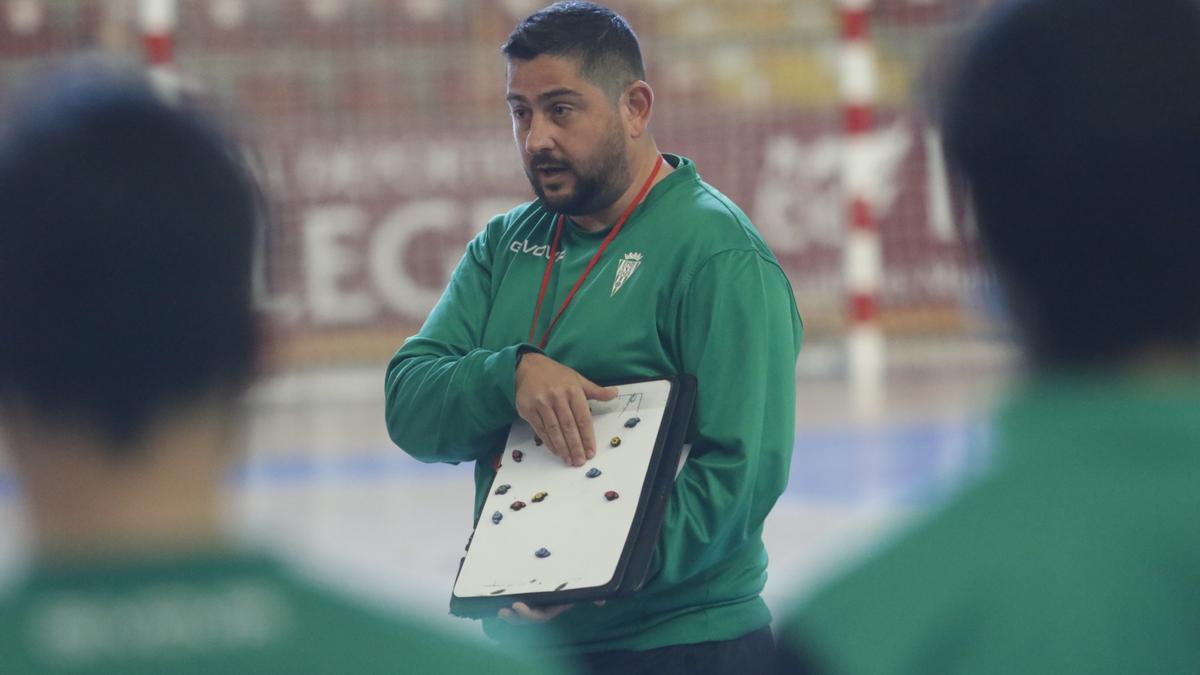 Josan González, en una sesión de entrenamiento del Córdoba Futsal en Vista Alegre.