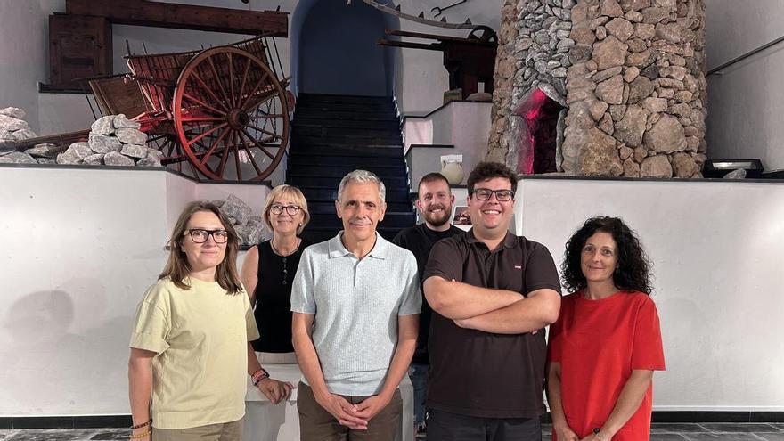 Soneja garantiza la continuidad del Museo del Yeso con la renovación del convenio de la cripta parroquial