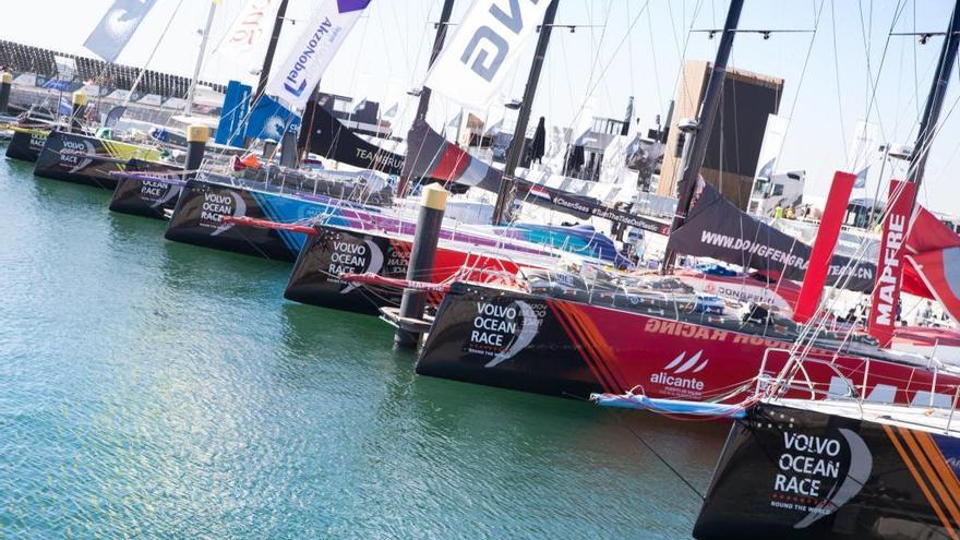 Los barcos participantes en la Vuelta al Mundo, en el Race Village de Lisboa. // @desafiomapfre