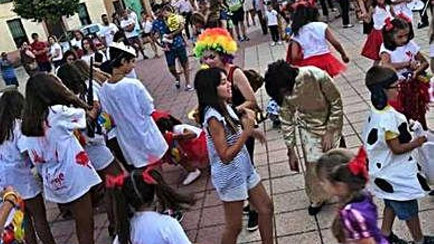 Vecinos de Bretó en las fiestas del pasado agosto.