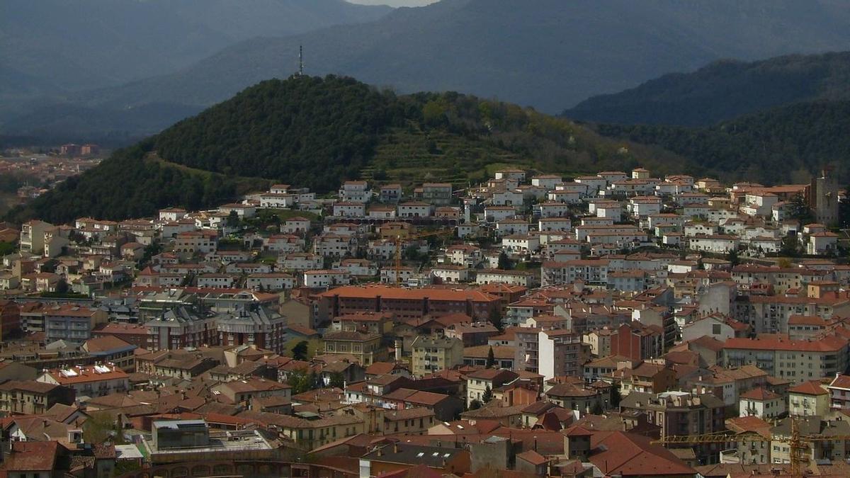 Presó per a tres joves que van amenaçar-ne un altre amb una navalla per robar-lo a Olot