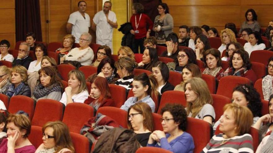 Asistentes, ayer, a la asamblea constituyente de la asociación SOS Meixoeiro. // José Lores