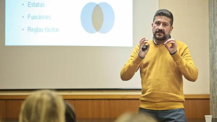 Julio Villa-García, en un momento de la conferencia.