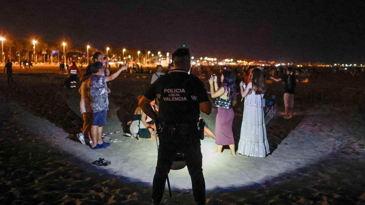 Balance de la noche de San Juan en València: 40 detenidos y una violación