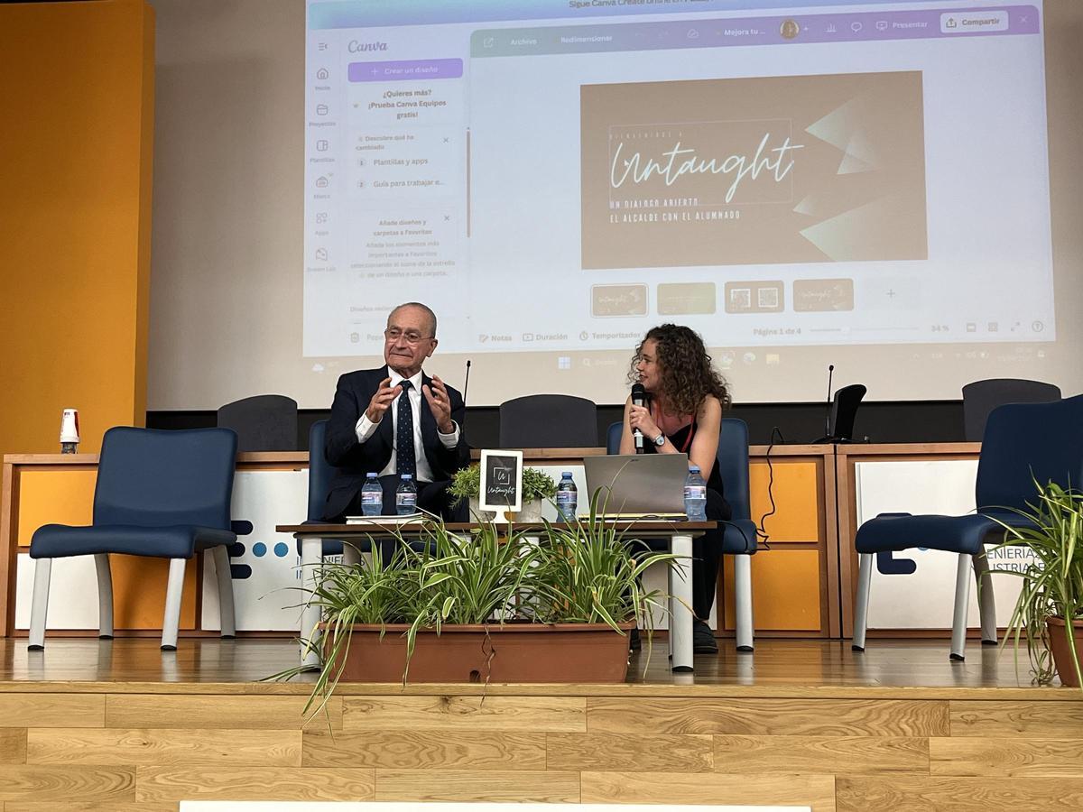 El alcalde participa en una charla organizada en la Escuela de Ingenierías Industriales en el marco de la Feria de Empleo