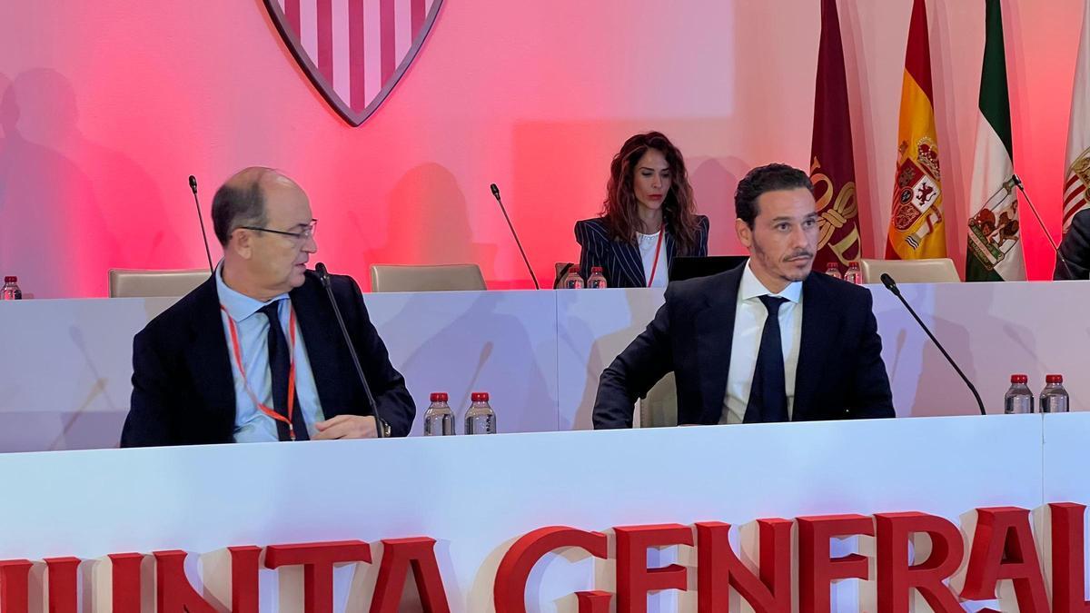 Del Nido Carrasco y Pepe Castro en la Junta General Extraordinaria del Sevilla FC