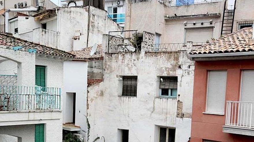 Viviendas en la calle Els Gats, en el corazón del casco antiguo y que podrían acogerse al plan.