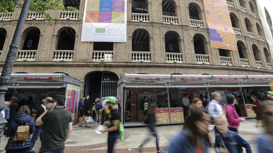 Mercado navideño en la plaza de toros hasta Reyes