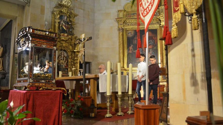 Semana Santa Benavente 2024: Cientos de fieles en el triduo al Cristo de la Salud