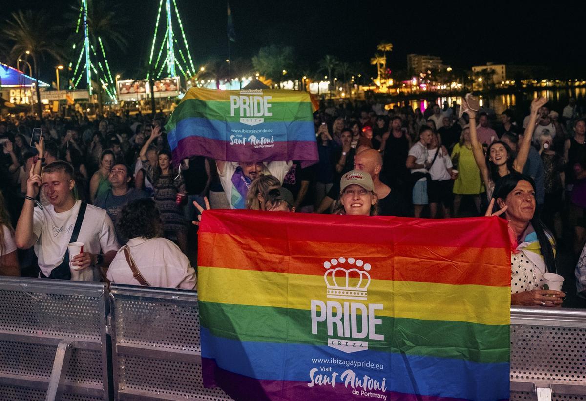 Aquí puedes ver todas las imágenes del primer día de Ibiza Pride 2026 en s'Arenal Aquí puedes ver todas las imágenes del primer día de Ibiza Pride 2026 en s'Arenal