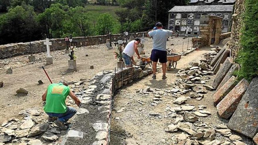 Excavació a les restes iberoromanes del jaciment cerdà del Castellot