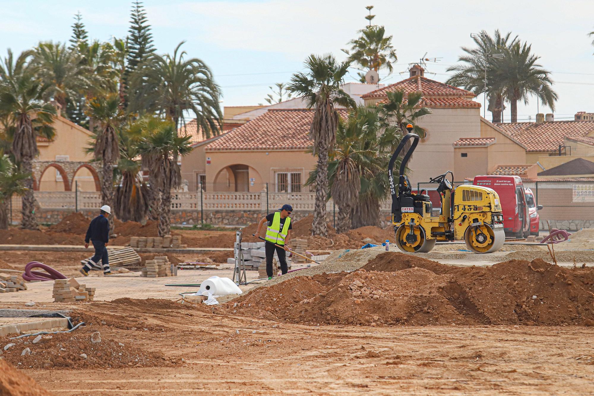 Así van las Obras del  parque La Siesta de la urbanización de San Luís en Torrevieja