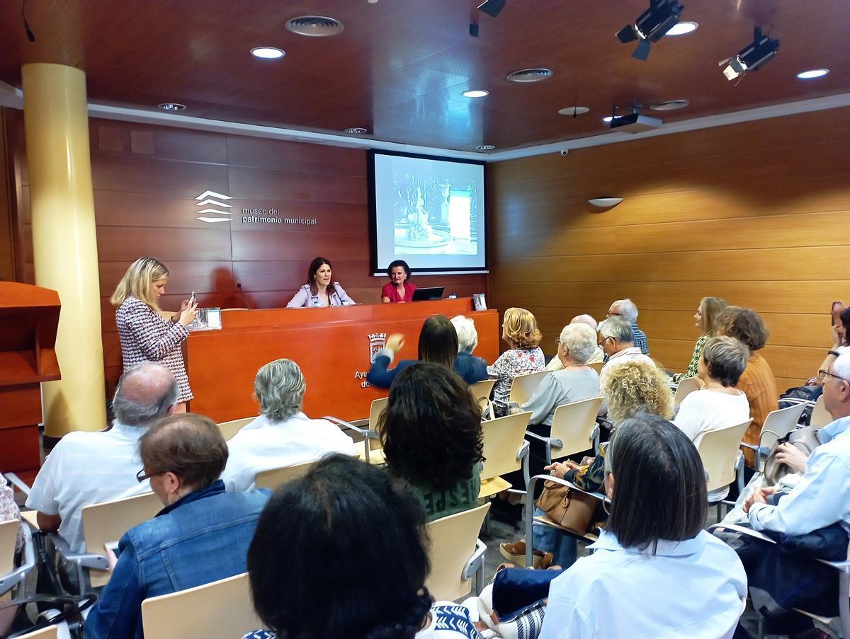 Presentación de la guía en el MUPAM, con Noelia Losada y Fanny de Carranza, la pasada semana.