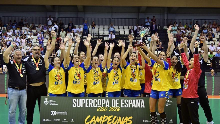 El Rocasa Gran Canaria lo borda y conquista su tercera Supercopa ante el Bera Bera (25-23)
