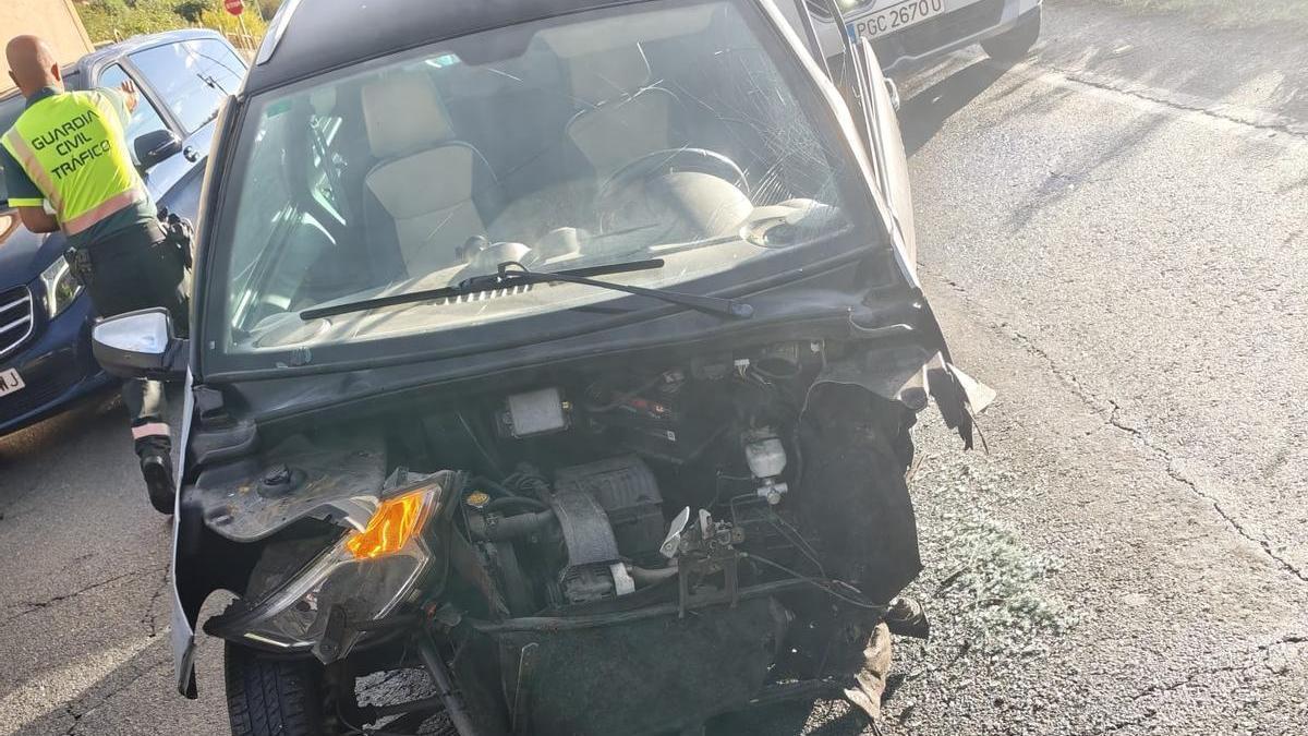 Estado en el que quedó el vehículo en el que viajaba la persona que resultó herida en el accidente de Bergondo.