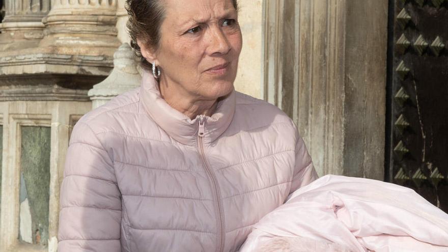 Rosa Garrido, la hermana de Lucía, ayer, a su llegada a la vista.