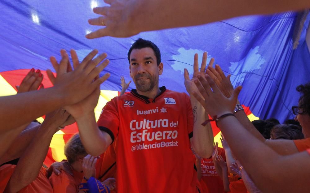 Recibimiento Valencia Basket-Baskonia tercer partido semifinales ACB