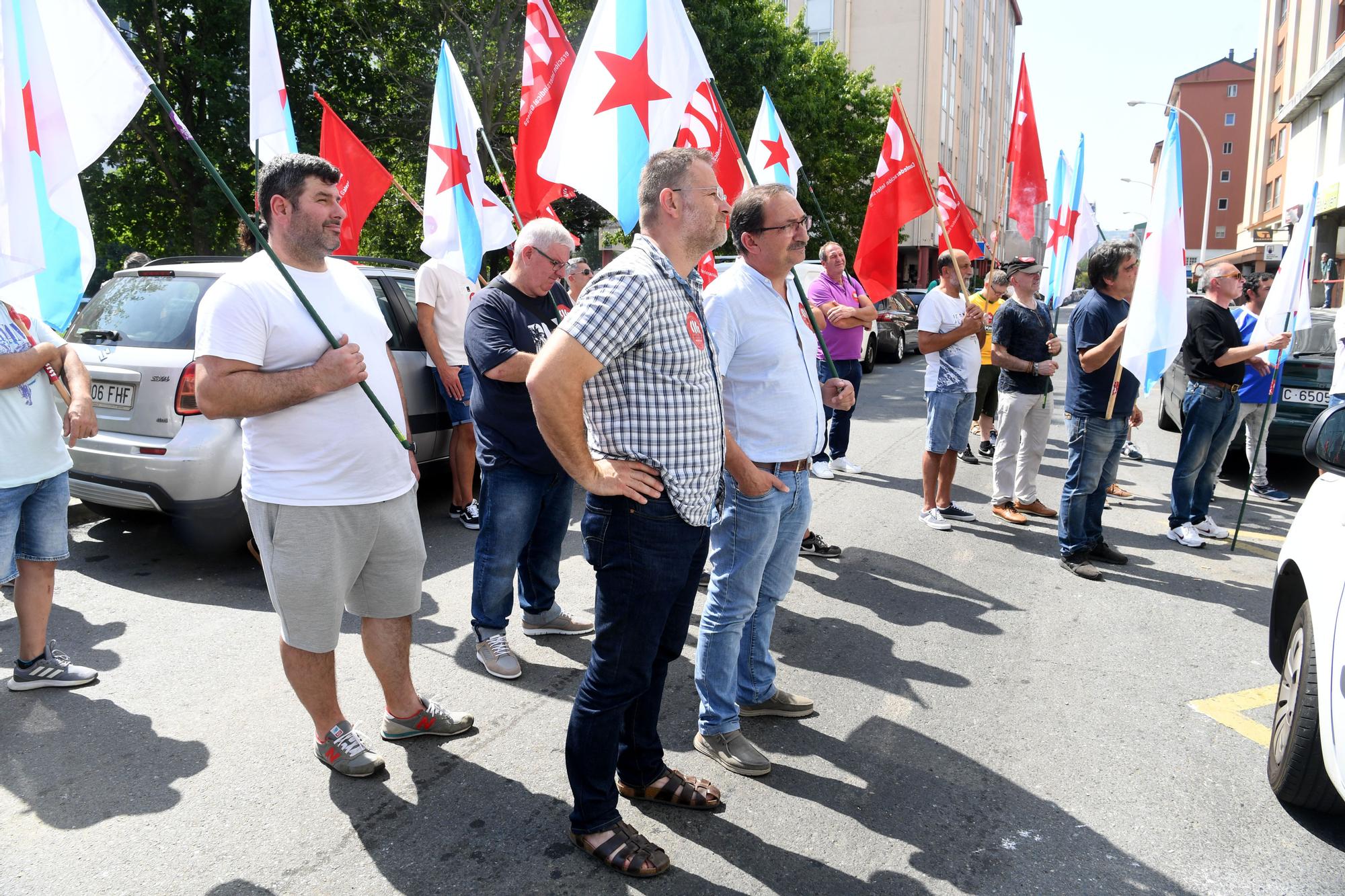 Trabajadores de la construcción se manifiestan en la plaza Luis Seoane