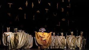 Matthew Rose como Sarastro, durante una escena de la versión abreviada de La flauta mágica, el cuento musical de Wolfgang Amadeus Mozart en la  Metropolitan Opera House de Nueva York.