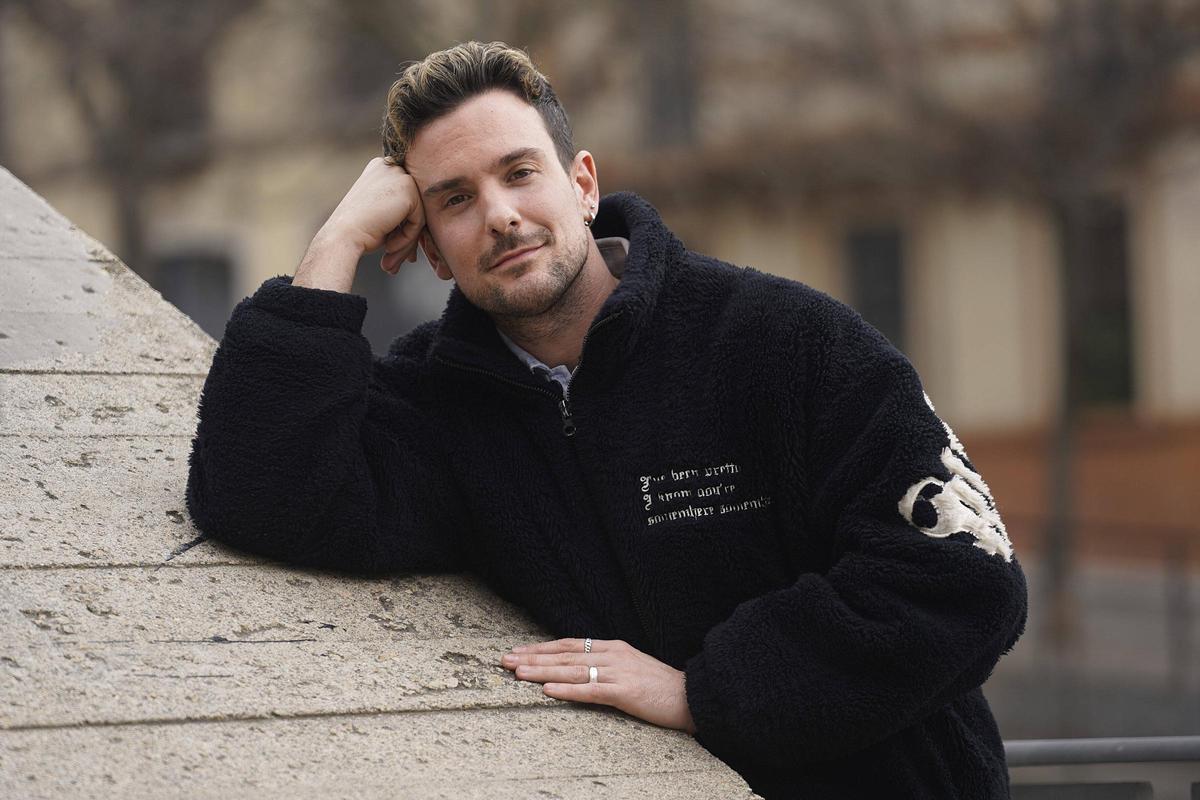 El cantant i compositor Víctor Arbelo, fotografiat fa uns dies a Girona.