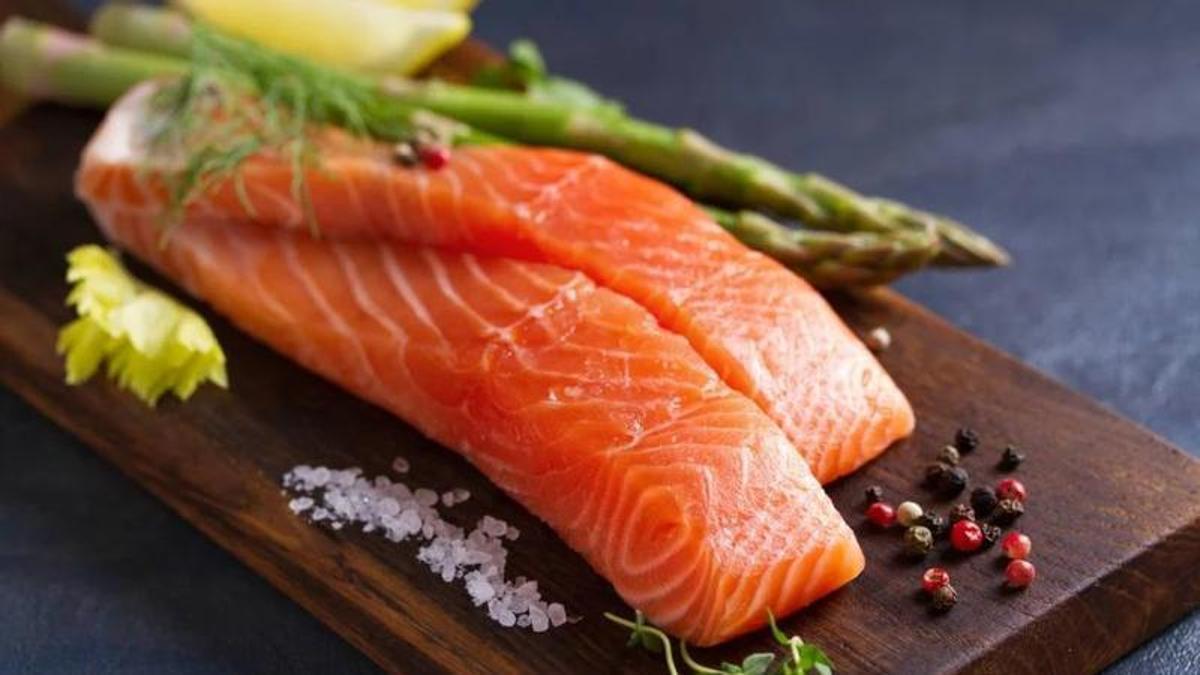 El salmó, un dels peixos blaus més coneguts.