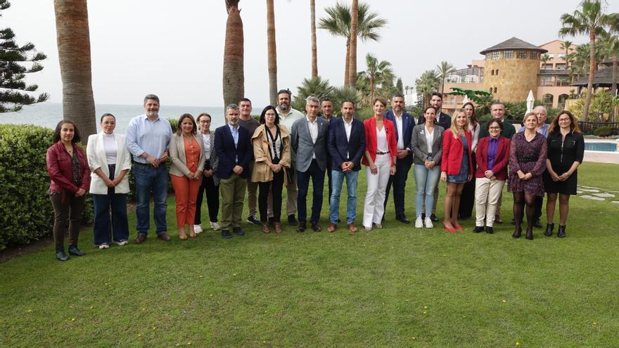 Miembros del PSOE de Málaga, en una reunión en Estepona.