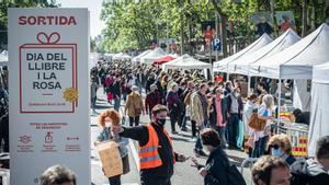 Rècord de parades de llibres i roses del Sant Jordi 2022: gairebé quatre quilòmetres