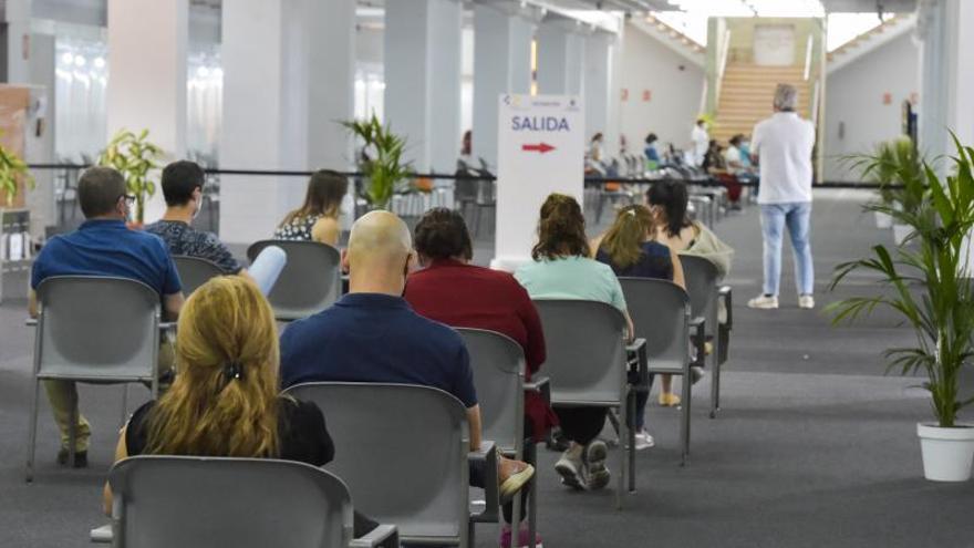 Centro de vacunación en Canarias