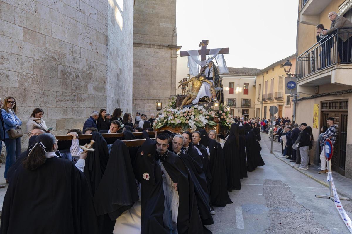 La solemne procesión del Santo Entierro de Xàtiva, en imágenes