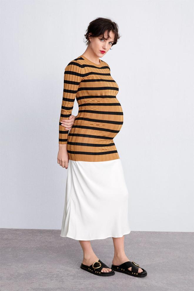 Falda blanca satinada, de Zara Mum