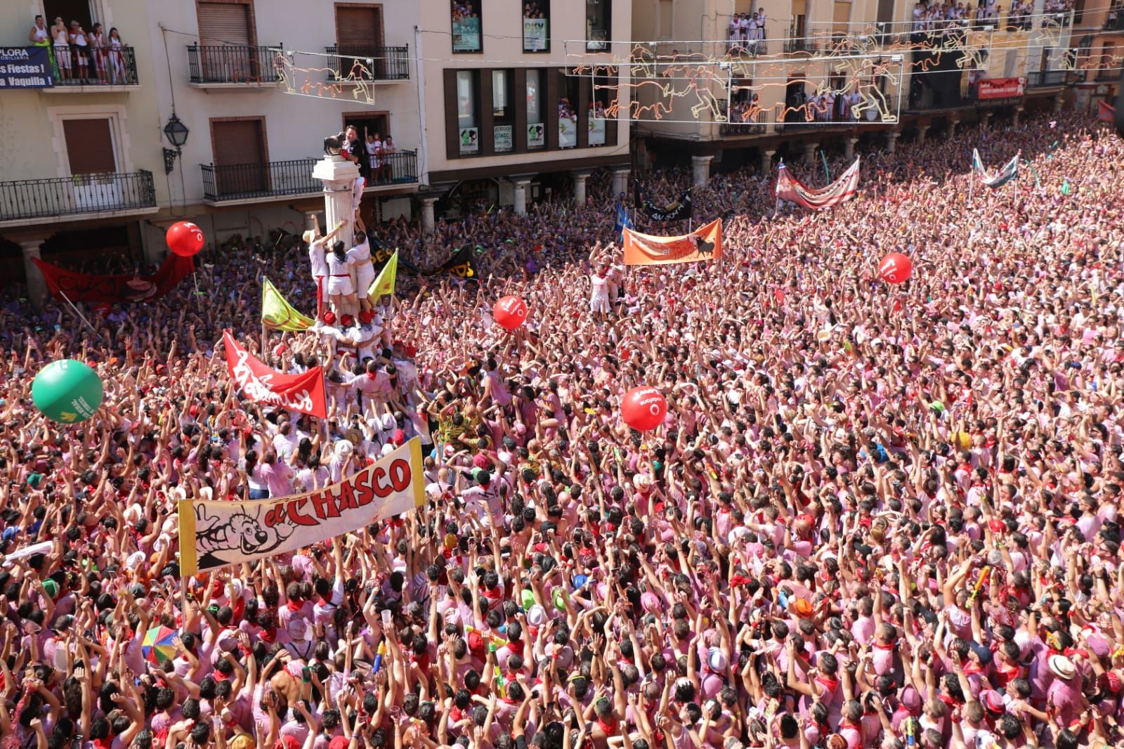 Gran ambiente en unas multitudinarias fiestas de La Vaquilla de Teruel