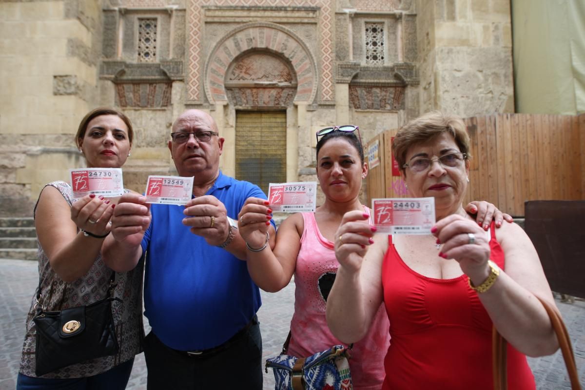 FOTOGALERÍA/ Con el décimo del 75 aniversario de Diario CÓRDOBA