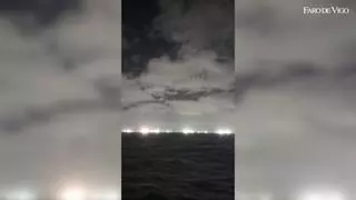 Así brilla la «plaga» de buques chinos en el caladero situado frente a Argentina