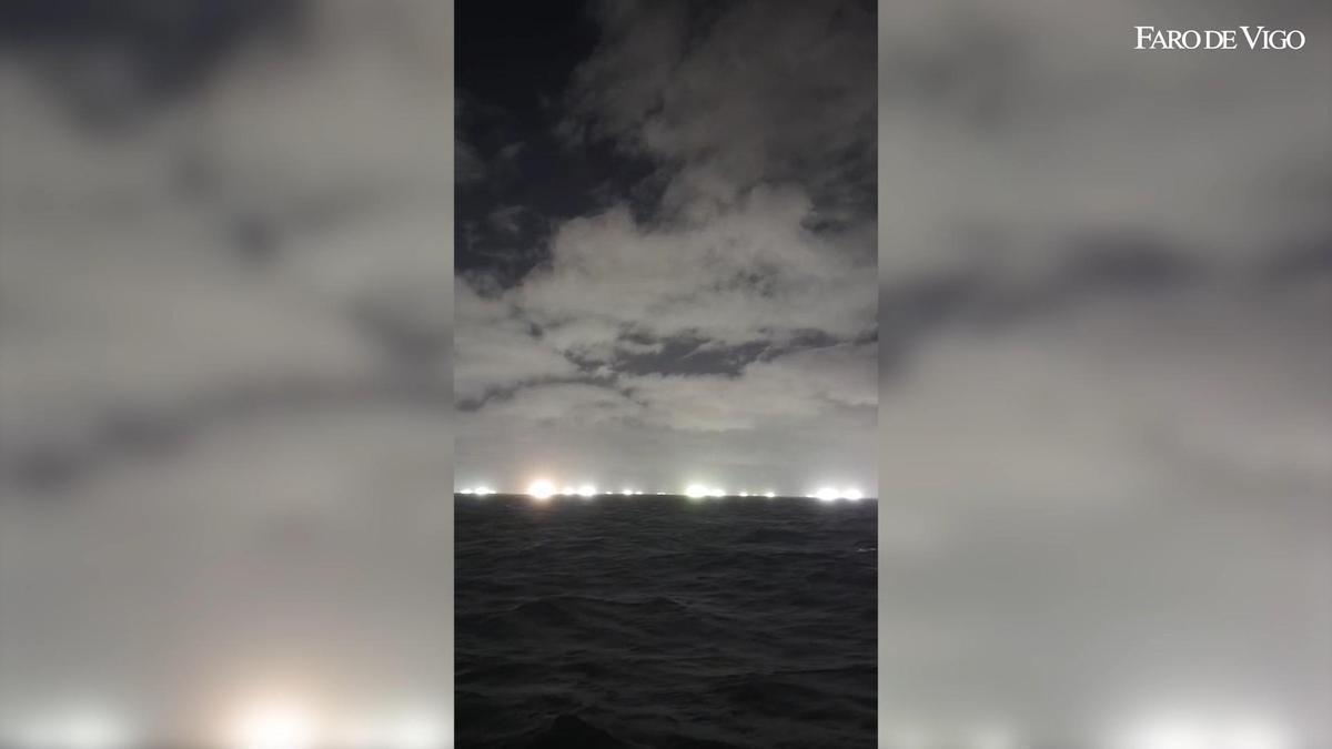 Así se ven los buques chinos en los caladeros frente a las costas argentinas