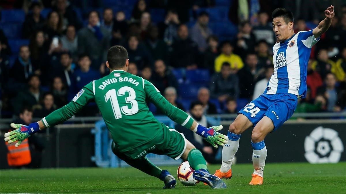 rpaniagua47607986 espanyol s chinese forward wu lei  r  kicks the ball in fron190402213245