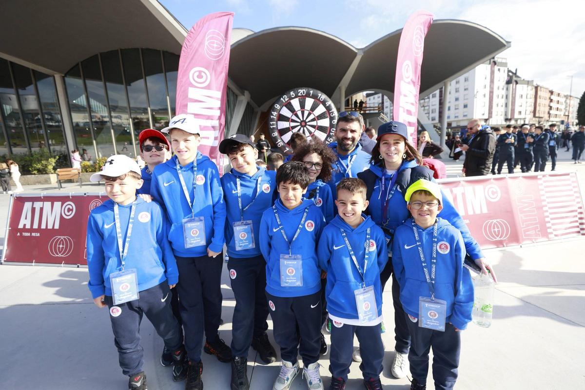 Miembros del equipo suizo FC Perly Certoux.