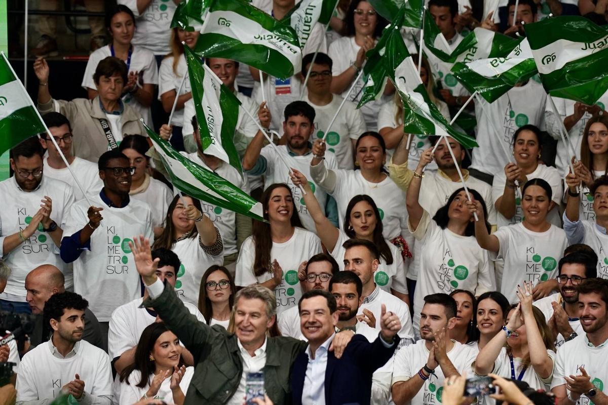Mitin del candidato a la presidencia de la Junta de Andalucía, Juanma Moreno Bonilla, junto al presidente del PP nacional, Alberto Núñez Feijoo, en Carranque
